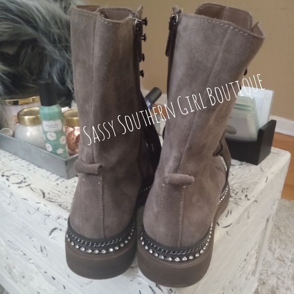 🆕⭐ VINCE CAMUTO suede mocha brown rhinestone combat boots - Picture 7 of 12
